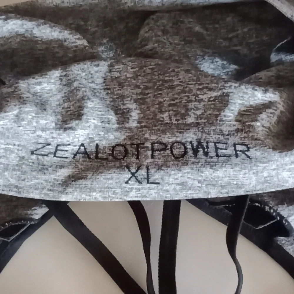 Woman's sports bra - Picture 3 of 6